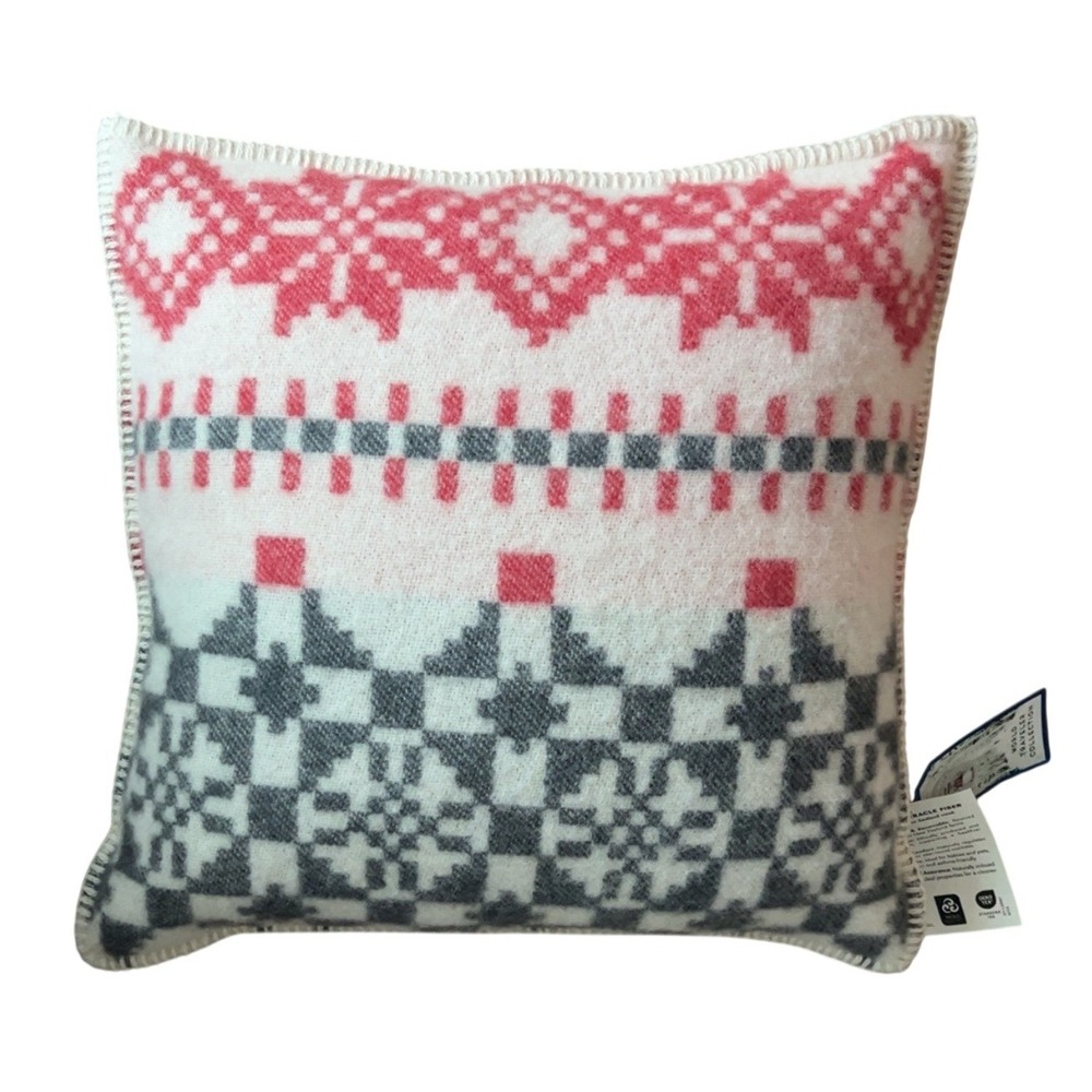NWT Barker Textiles 100%‎ New Zealand World Traveler Winter Snowflake Pattern